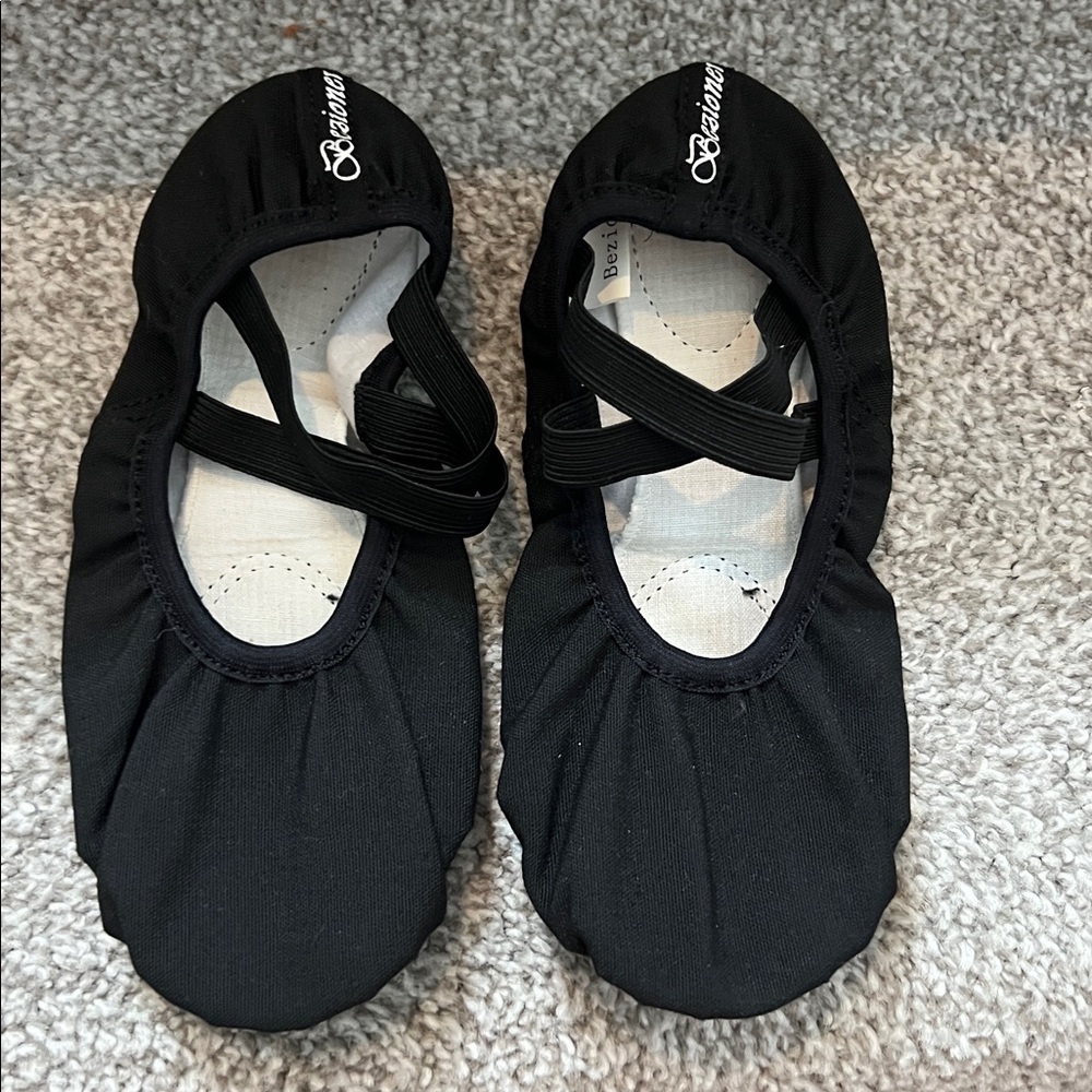 Black Canvas Ballet Shoes by Bezioner
